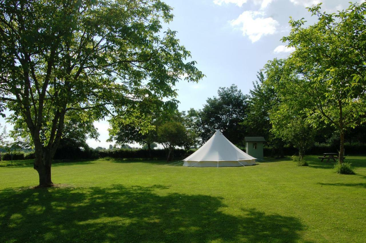 Camping La Forêt de Tessé Exterior foto